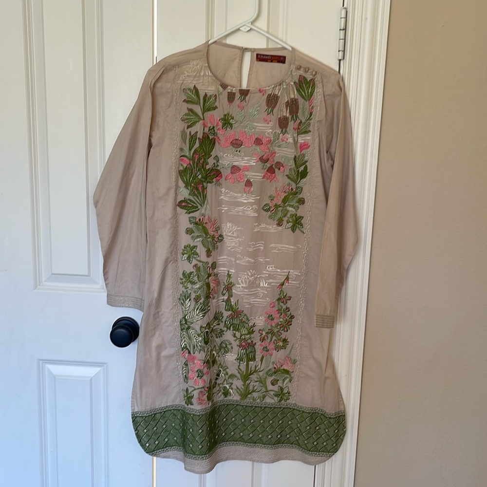 Khaadi pret Pakistani Indian kurta with embroidery.